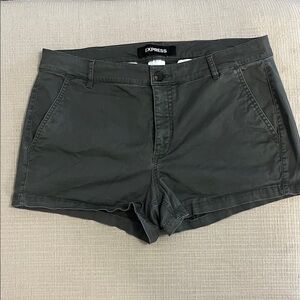 Express Women's Charcoal Cargo shortie mid rise Shorts
